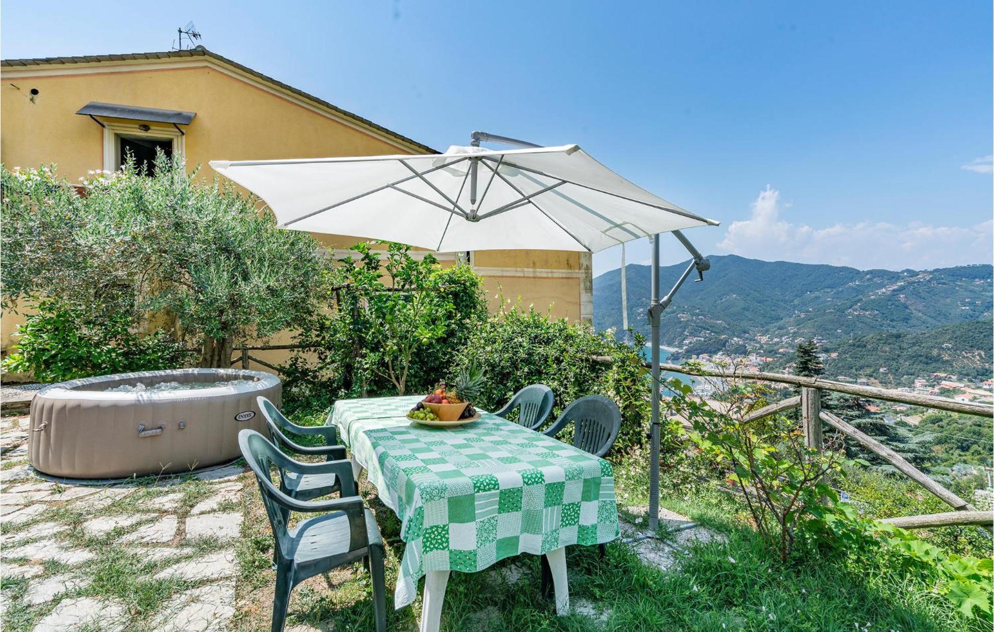 Awesome Home In Moneglia With Kitchen ภายนอก รูปภาพ
