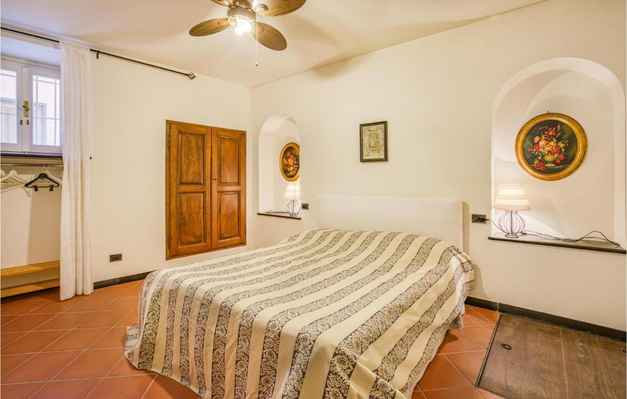Awesome Home In Moneglia With Kitchen ภายนอก รูปภาพ